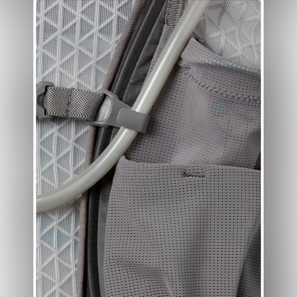 REI Co-op Women’s 2X/3X Swiftland Hydro Running Hydration Vest, Castlerock - Picture 13 of 13